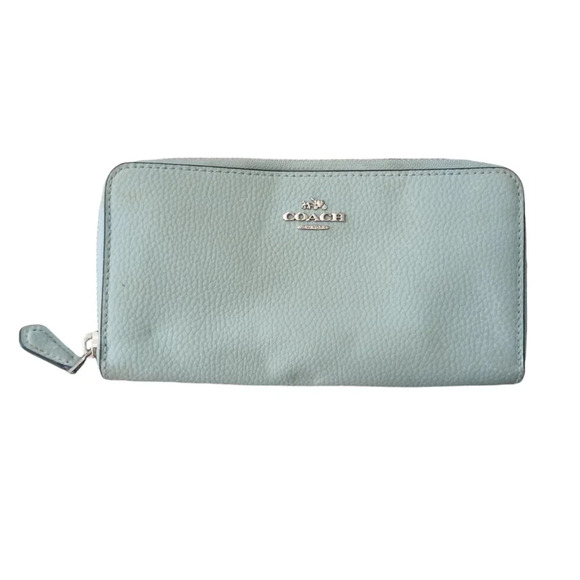 Coach Handbags - Coach Wallet GUC